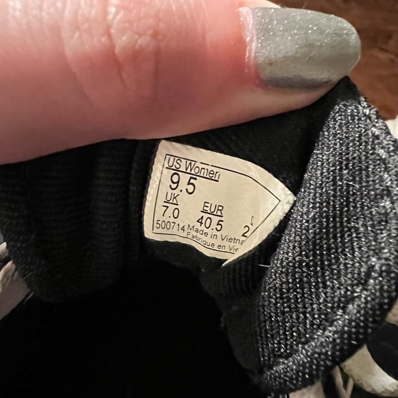 Women’s Black Vans 9.5 - Picture 3 of 3